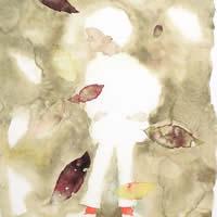 枯葉の中の少年